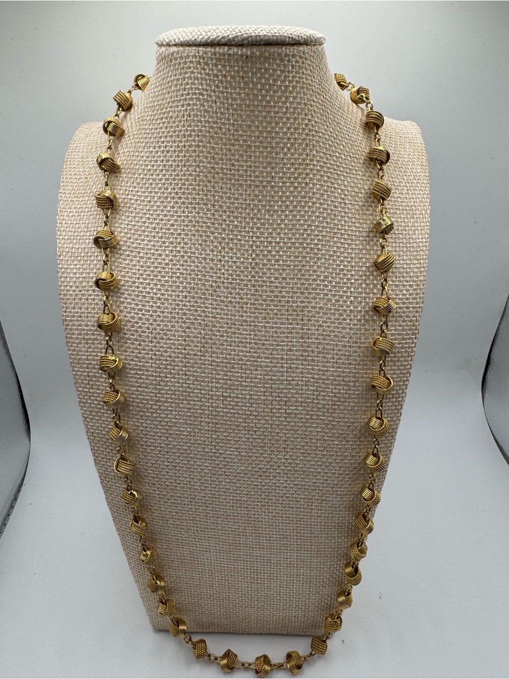 Vintage age Gold Tone Textured Knot Link Necklace Barrel Clasp Mid Century 30
